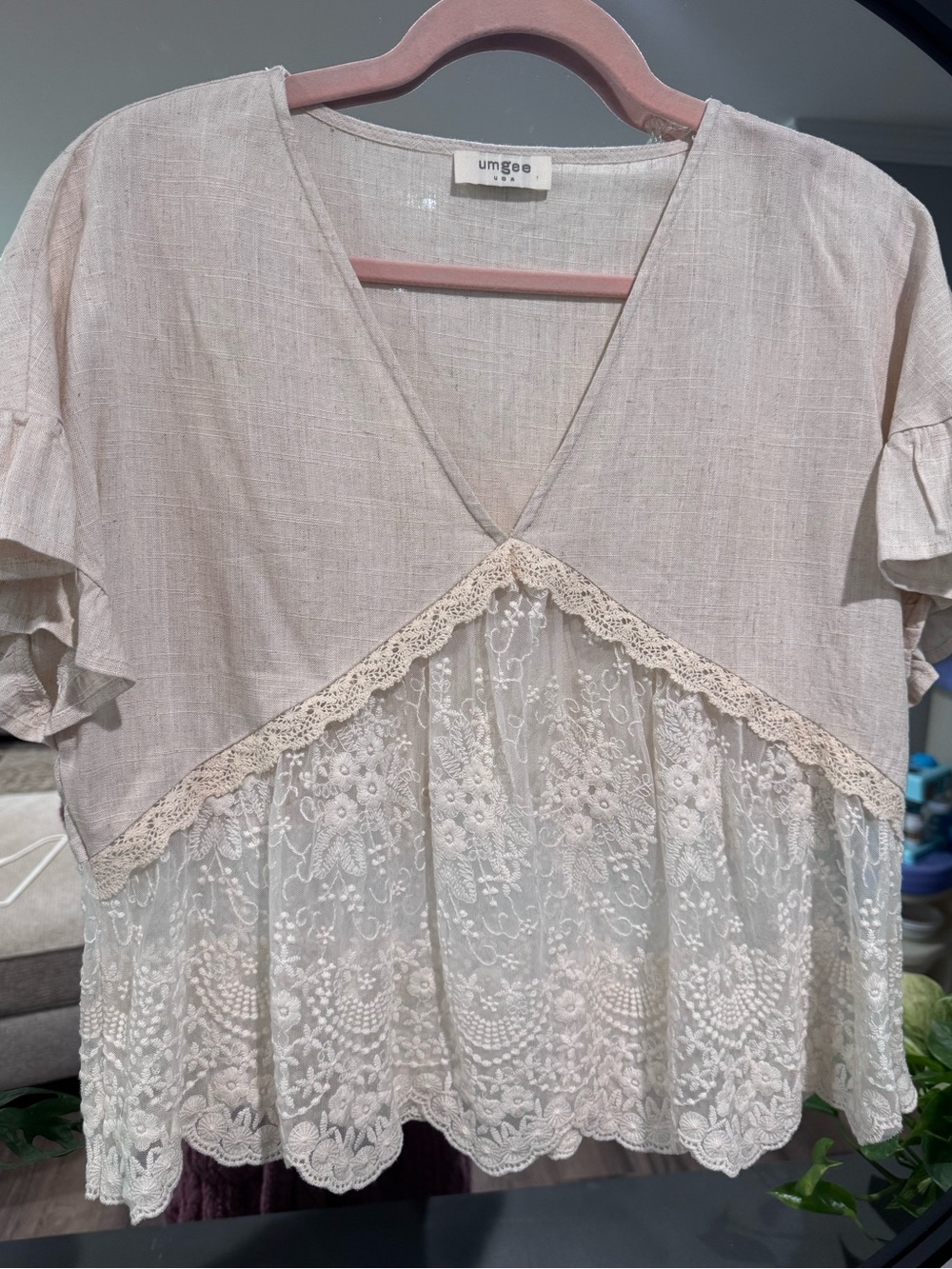 Umgee Cream Lace Panel V-Neck Blouse NWOT